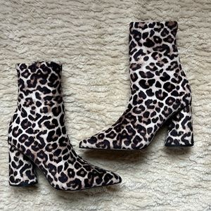 Steve Madden Leo leopard velvet block heel point toe boot bootie 8